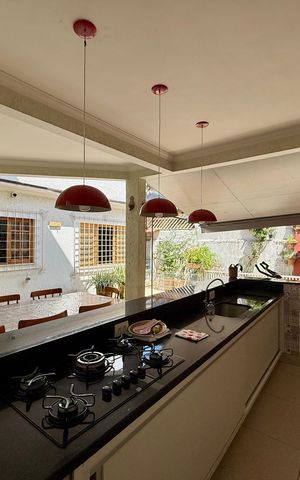 Casa à venda com 220m², 3 quartos e 4 vagas Casa à venda com 220m², 3 quartos e 4 vagasEspaço Gourmet