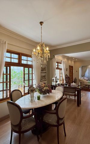 Casa à venda com 220m², 3 quartos e 4 vagas Casa à venda com 220m², 3 quartos e 4 vagasSala
