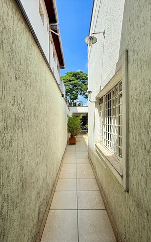 Casa à venda com 220m², 3 quartos e 4 vagas Casa à venda com 220m², 3 quartos e 4 vagasQuintal Lateral
