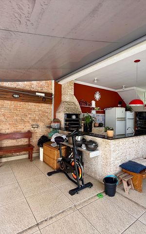 Casa à venda com 220m², 3 quartos e 4 vagas Casa à venda com 220m², 3 quartos e 4 vagasEspaço Gourmet