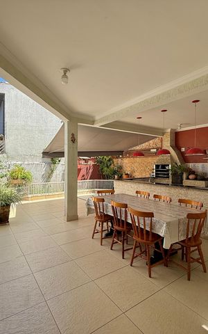 Casa à venda com 220m², 3 quartos e 4 vagas Casa à venda com 220m², 3 quartos e 4 vagasEspaço Gourmet