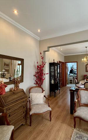Casa à venda com 220m², 3 quartos e 4 vagas Casa à venda com 220m², 3 quartos e 4 vagasSala