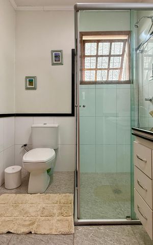 Casa à venda com 220m², 3 quartos e 4 vagas Casa à venda com 220m², 3 quartos e 4 vagasBanheiro Social