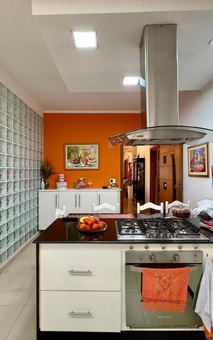 Casa à venda com 220m², 3 quartos e 4 vagas Casa à venda com 220m², 3 quartos e 4 vagasCozinha