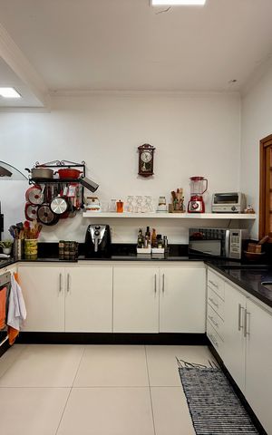 Casa à venda com 220m², 3 quartos e 4 vagas Casa à venda com 220m², 3 quartos e 4 vagasCozinha