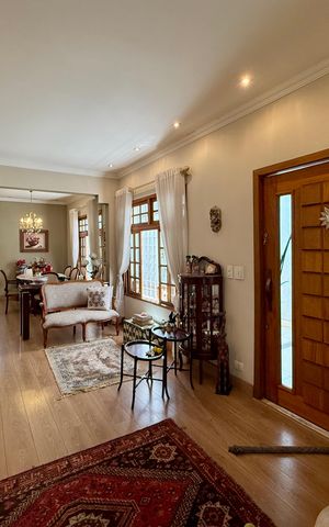 Casa à venda com 220m², 3 quartos e 4 vagas Casa à venda com 220m², 3 quartos e 4 vagasSala
