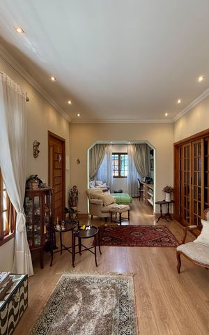 Casa à venda com 220m², 3 quartos e 4 vagas Casa à venda com 220m², 3 quartos e 4 vagasSala
