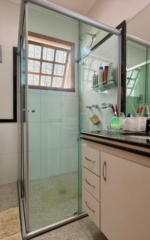 Casa à venda com 220m², 3 quartos e 4 vagas Casa à venda com 220m², 3 quartos e 4 vagasBanheiro Social