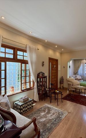 Casa à venda com 220m², 3 quartos e 4 vagas Casa à venda com 220m², 3 quartos e 4 vagasSala