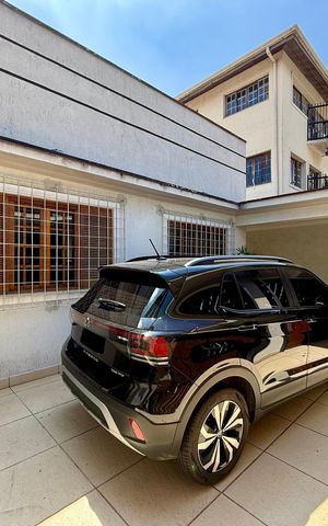 Casa à venda com 220m², 3 quartos e 4 vagas Casa à venda com 220m², 3 quartos e 4 vagasGaragem