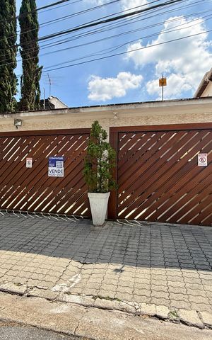 Casa à venda com 220m², 3 quartos e 4 vagas Casa à venda com 220m², 3 quartos e 4 vagasFachada