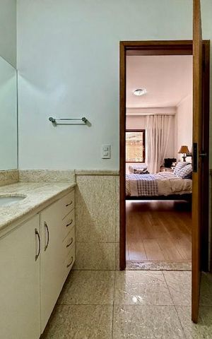 Casa à venda com 220m², 3 quartos e 4 vagas Casa à venda com 220m², 3 quartos e 4 vagasBanheiro Suíte