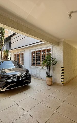 Casa à venda com 220m², 3 quartos e 4 vagas Casa à venda com 220m², 3 quartos e 4 vagasGaragem