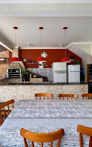 Casa à venda com 220m², 3 quartos e 4 vagas Casa à venda com 220m², 3 quartos e 4 vagasEspaço Gourmet