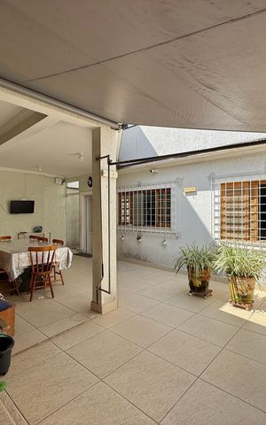 Casa à venda com 220m², 3 quartos e 4 vagas Casa à venda com 220m², 3 quartos e 4 vagasEspaço Gourmet