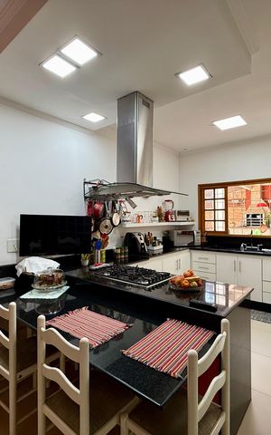 Casa à venda com 220m², 3 quartos e 4 vagas Casa à venda com 220m², 3 quartos e 4 vagasCozinha