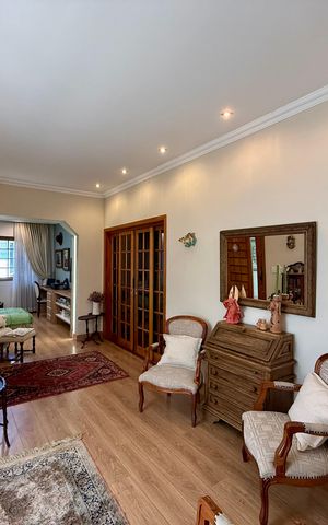 Casa à venda com 220m², 3 quartos e 4 vagas Casa à venda com 220m², 3 quartos e 4 vagasSala