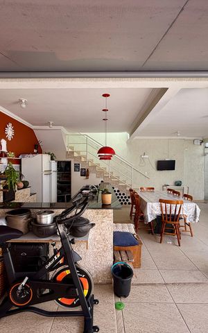 Casa à venda com 220m², 3 quartos e 4 vagas Casa à venda com 220m², 3 quartos e 4 vagasEspaço Gourmet
