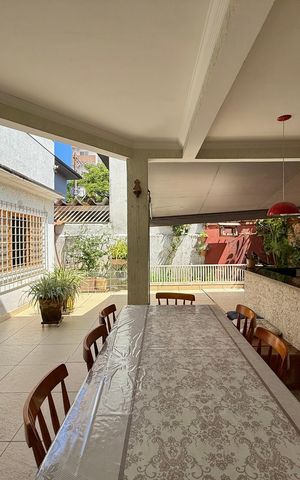 Casa à venda com 220m², 3 quartos e 4 vagas Casa à venda com 220m², 3 quartos e 4 vagasEspaço Gourmet