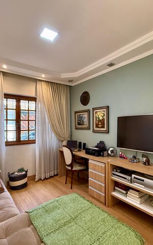Casa à venda com 220m², 3 quartos e 4 vagas Casa à venda com 220m², 3 quartos e 4 vagasSala