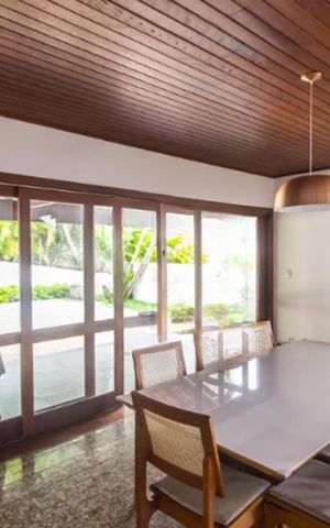 Casa de condomínio à venda com 488m², 4 quartos e 4 vagasSala