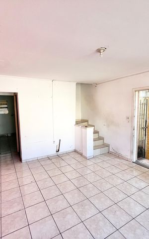 Casa à venda com 170m², 2 quartos e 1 vaga Casa à venda com 170m², 2 quartos e 1 vagaSala