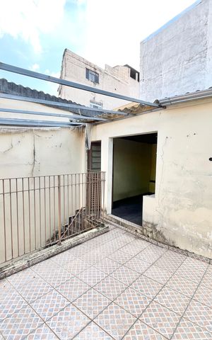 Casa à venda com 170m², 2 quartos e 1 vaga Casa à venda com 170m², 2 quartos e 1 vagaVaranda