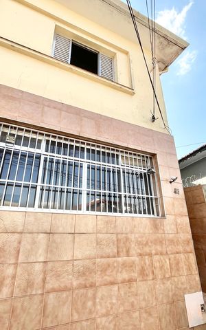 Casa à venda com 170m², 2 quartos e 1 vaga Casa à venda com 170m², 2 quartos e 1 vagaFachada