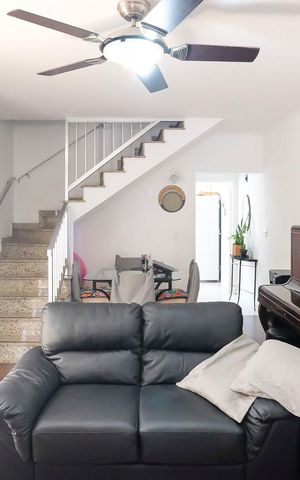 Casa à venda com 340m², 3 quartos e 2 vagasSala