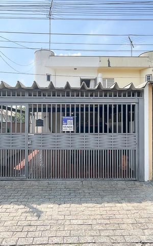 Casa à venda com 340m², 3 quartos e 2 vagasFachada + plaquinha