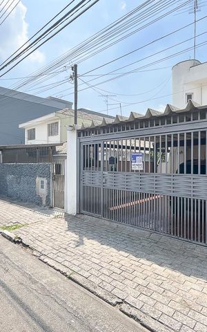 Casa à venda com 340m², 3 quartos e 2 vagasFachada + plaquinha