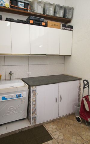 Apartamento à venda com 180m², 3 quartos e 2 vagas Apartamento à venda com 180m², 3 quartos e 2 vagasÁrea de Serviço