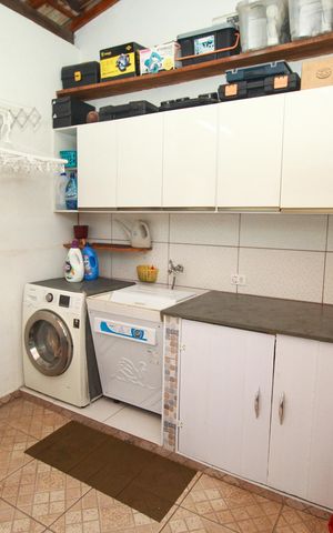 Apartamento à venda com 180m², 3 quartos e 2 vagas Apartamento à venda com 180m², 3 quartos e 2 vagasÁrea de Serviço
