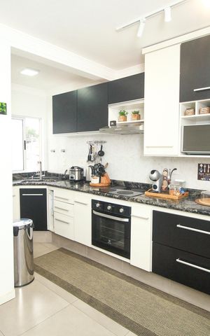 Apartamento à venda com 180m², 3 quartos e 2 vagas Apartamento à venda com 180m², 3 quartos e 2 vagasCozinha