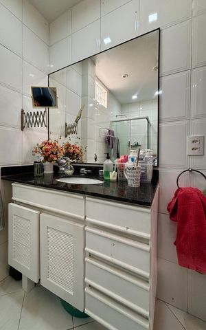 Apartamento à venda com 75m², 2 quartos e 1 vaga Apartamento à venda com 75m², 2 quartos e 1 vagaBanheiro social