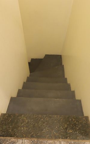 Casa à venda com 250m², 3 quartos e 2 vagasEscada