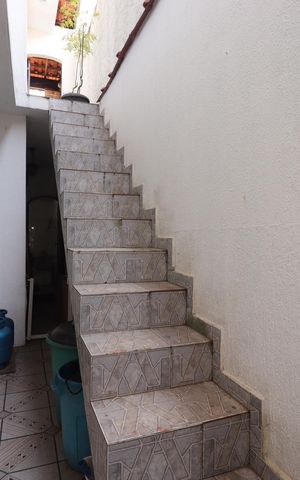Casa à venda com 250m², 3 quartos e 2 vagasEscada Para Área Gourmet