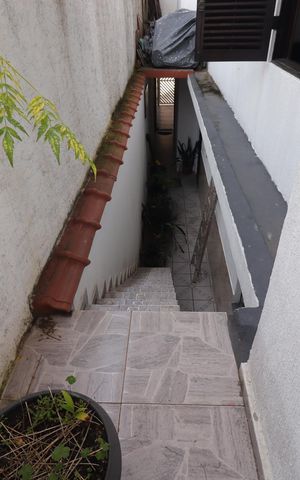 Casa à venda com 250m², 3 quartos e 2 vagasEscada Para Área Gourmet