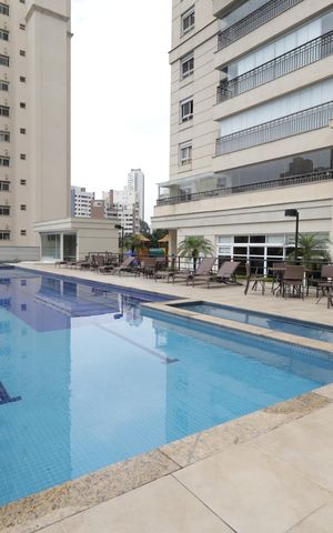 Apartamento à venda com 138m², 3 quartos e 4 vagasÁrea comum - Piscina