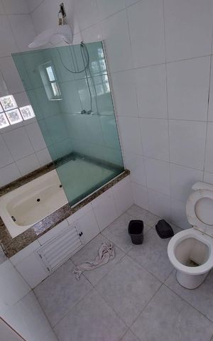 Casa para alugar com 270m², 5 quartos e 5 vagas Casa para alugar com 270m², 5 quartos e 5 vagasBanheiro