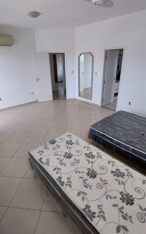 Casa para alugar com 270m², 5 quartos e 5 vagas Casa para alugar com 270m², 5 quartos e 5 vagasQuarto