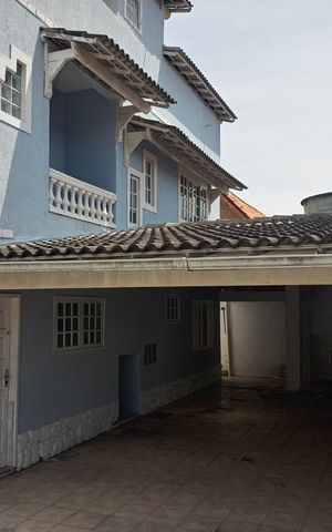 Casa para alugar com 270m², 5 quartos e 5 vagas Casa para alugar com 270m², 5 quartos e 5 vagasFachada