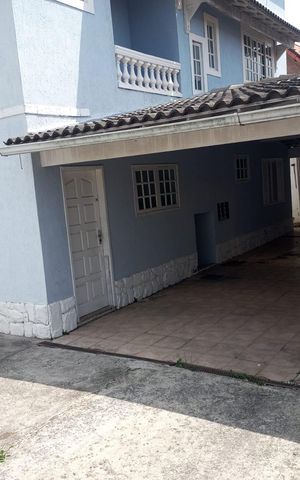 Casa para alugar com 270m², 5 quartos e 5 vagas Casa para alugar com 270m², 5 quartos e 5 vagasFachada
