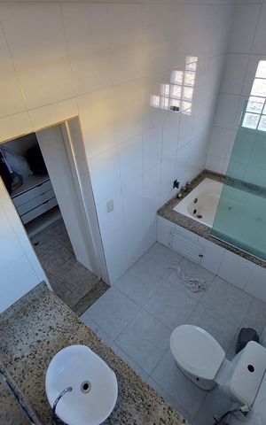 Casa para alugar com 270m², 5 quartos e 5 vagas Casa para alugar com 270m², 5 quartos e 5 vagasBanheiro
