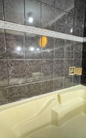 Casa à venda com 200m², 4 quartos e 2 vagas Casa à venda com 200m², 4 quartos e 2 vagasBanheiro 1