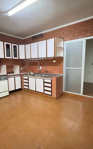 Casa à venda com 200m², 4 quartos e 2 vagas Casa à venda com 200m², 4 quartos e 2 vagasCozinha