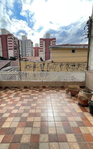 Casa à venda com 200m², 4 quartos e 2 vagas Casa à venda com 200m², 4 quartos e 2 vagasVaranda