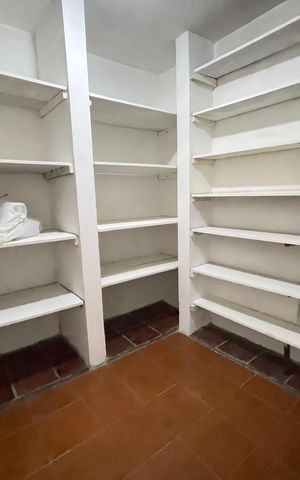 Casa à venda com 200m², 4 quartos e 2 vagas Casa à venda com 200m², 4 quartos e 2 vagasDespensa