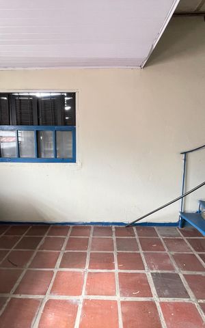 Casa à venda com 200m², 4 quartos e 2 vagas Casa à venda com 200m², 4 quartos e 2 vagasEscritório