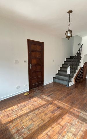 Casa à venda com 200m², 4 quartos e 2 vagas Casa à venda com 200m², 4 quartos e 2 vagasSala